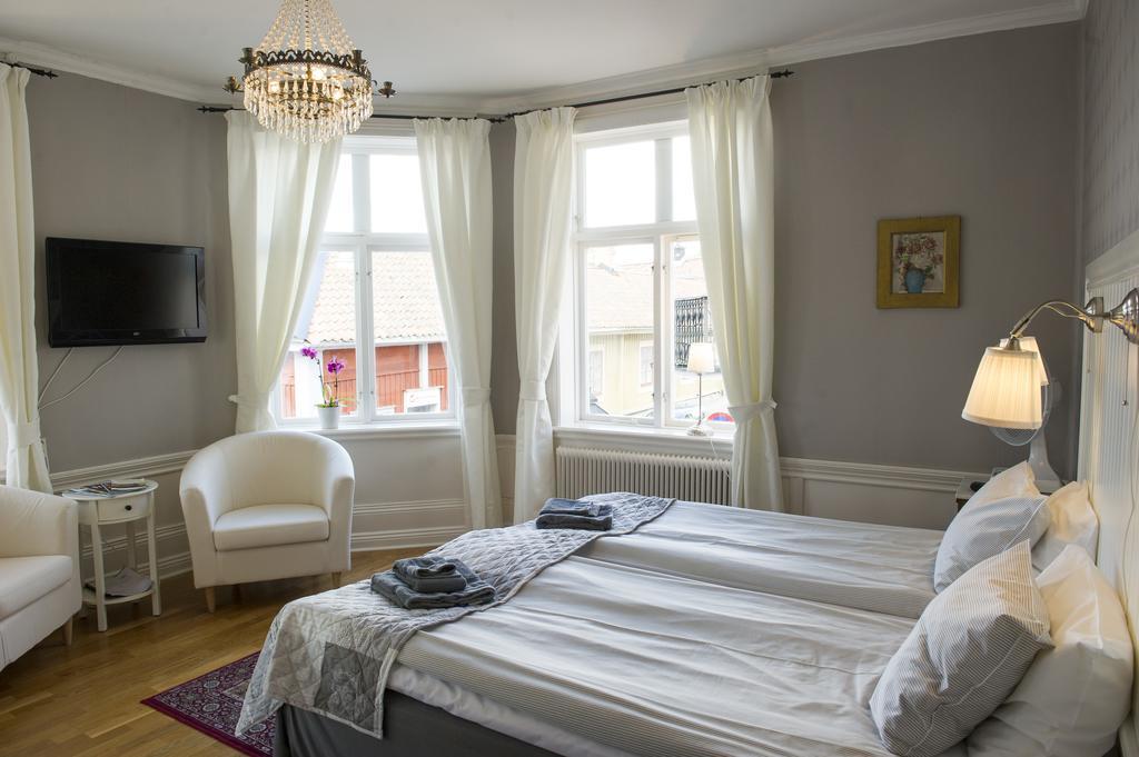 Lilla Hotellet I Nora Екстериор снимка